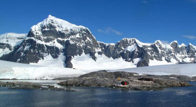 Antarktika’da dev delik keşfedildi