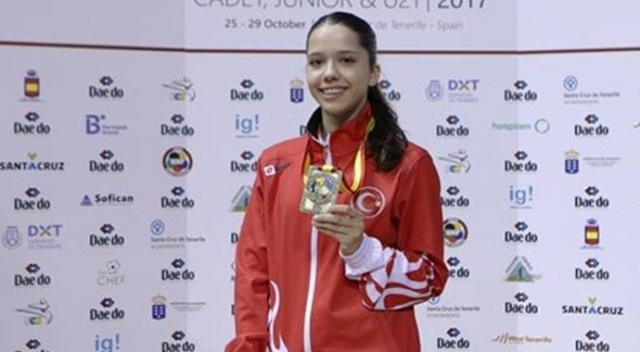 Asena Pekmezoğlu, Dünya Karate Şampiyonasında üçüncü oldu