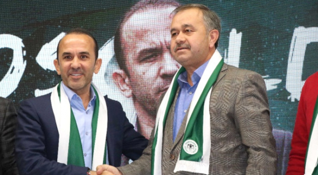 Atiker Konyaspor, Mehmet Özdilek&#039;le 1.5 yıllık sözleşme imzaladı