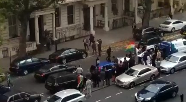 Barzaniciler, Londra&#039;da Irak Büyükelçiliğine saldırdı