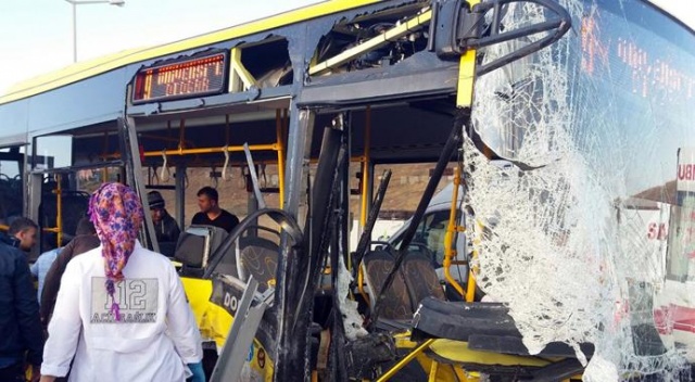 Batman&#039;da öğrenci servisi belediye otobüsü ile çarpıştı: 15 yaralı