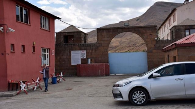 Muş Cezaevinde firar girişimi! PKK&#039;lılar koğuşta tünel kazdı