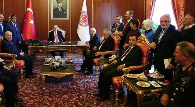 Erdoğan, Yıldırım, Bahçeli ve Akar&#039;dan Meclis&#039;te sürpriz görüşme!