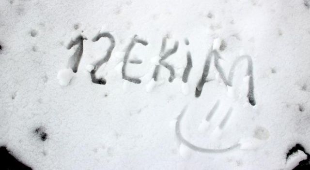 Erzurum&#039;da kar kalınlığı 5 cm&#039;i buldu