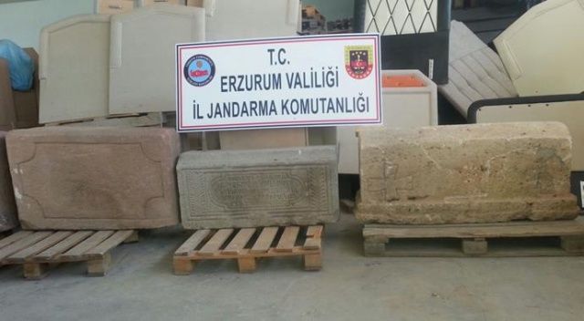 Erzurum&#039;da tarihi eser operasyonu, mezar taşları ele geçirildi