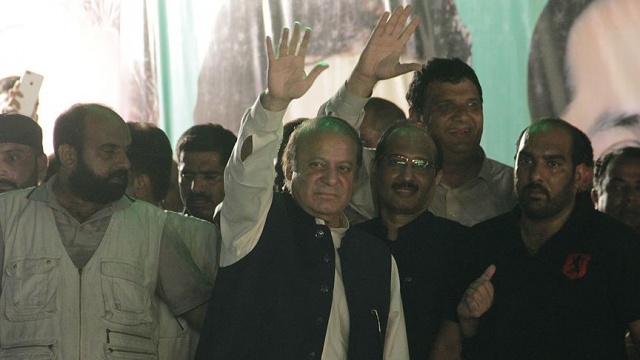 Eski Pakistan Başbakanı Şerif partisine dönüyor
