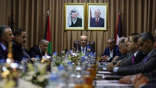 Filistin uzlaşı hükûmetindeki bakanlar Gazze&#039;deki görevlerini teslim aldı