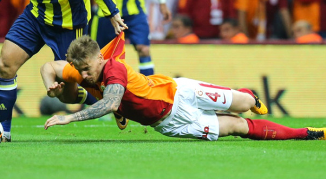Galatasaray&#039;da sakatlanan Serdar Aziz, Trabzonspor maçında oynayabilecek