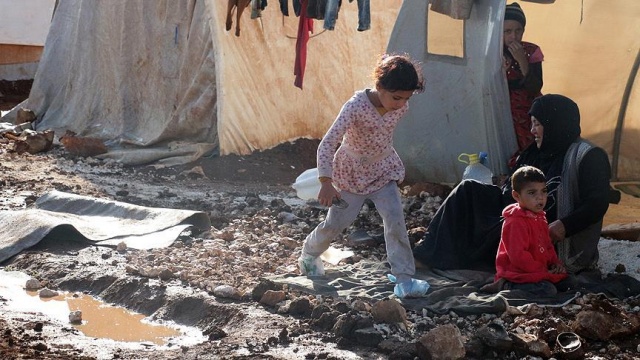 İdlib&#039;teki bazı sığınmacı kampları su altında kaldı