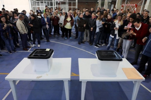 İspanya&#039;daki referanduma müdahale! Sandıklara el koymaya başladılar
