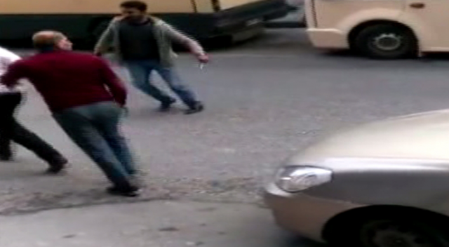 İstanbul’da minibüsçü-korsan taksici kavgası: Testere, bıçak, sopa...