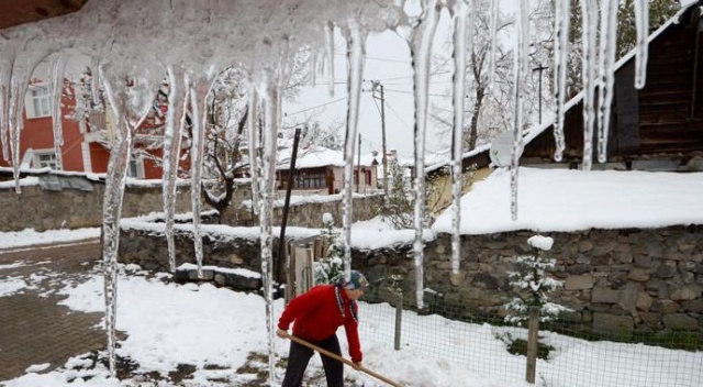 Kars ve Ardahan&#039;da hava sıcaklığı sıfırın altına düştü