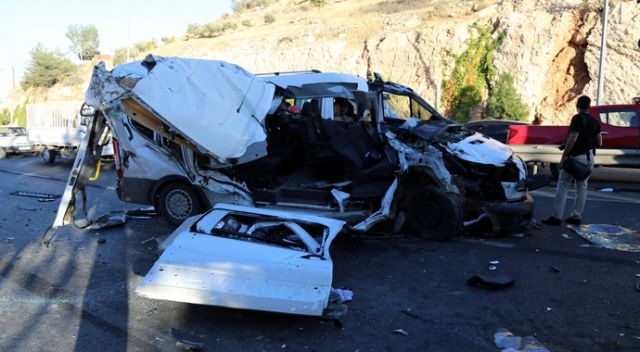 Şanlıurfa’da öğrenci servisi kamyona arkadan çarptı: 12 yaralı