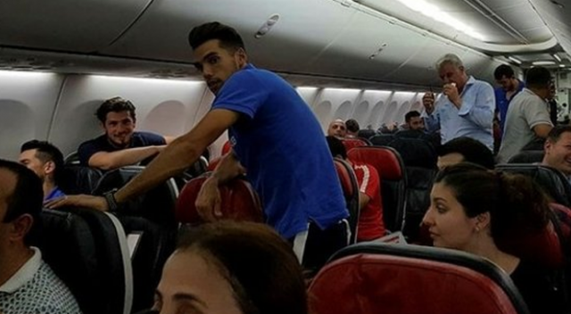 Trabzonspor&#039;u getirecek uçak rötar yaptı
