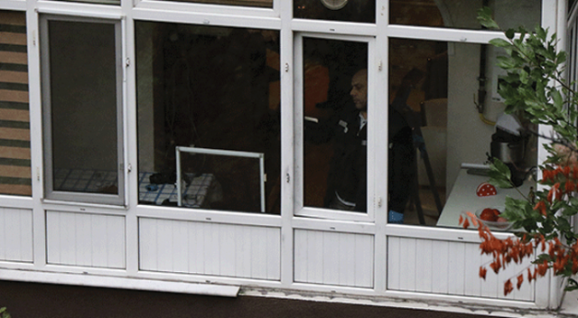 Zonguldak&#039;ta cam silen kadın, 4. kattan düştü