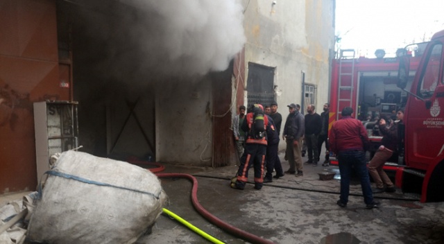 Bakırköy&#039;de panik! Depoda yangın çıktı