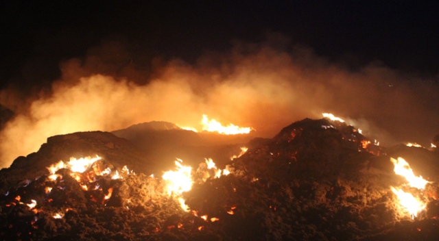 Denizli&#039;de molozların döküldüğü alanda yangın