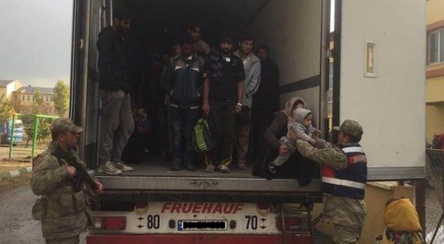 Erzincan&#039;da tırda 171 kaçak yakalandı