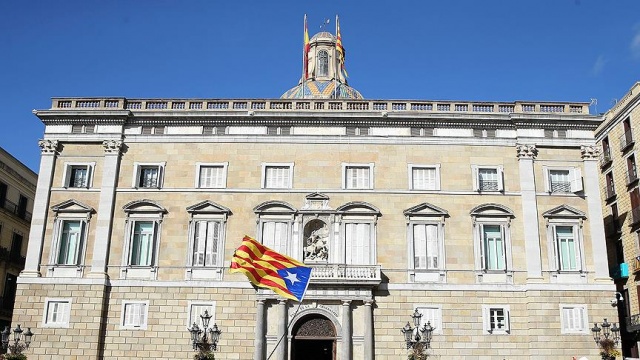 Eski Katalan hükûmeti üyeleri cezaevine gönderildi