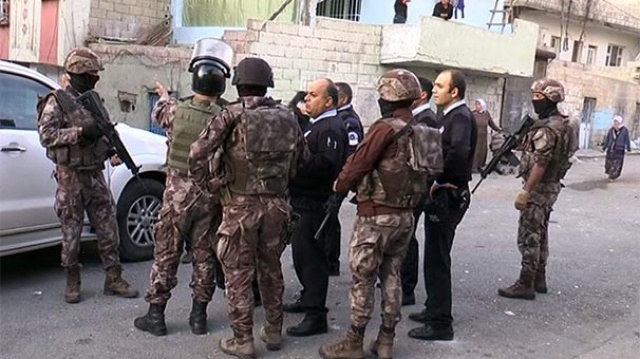 Gaziantep&#039;te iki aile arasında silahlı kavga! Yaralılar var