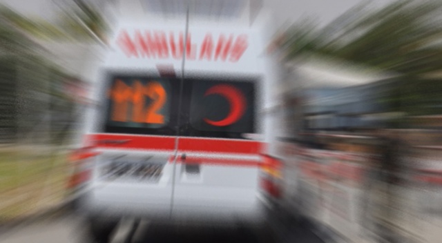 Halk otobüsü karlı yolda kaza yaptı, 18 kişi yaralandı
