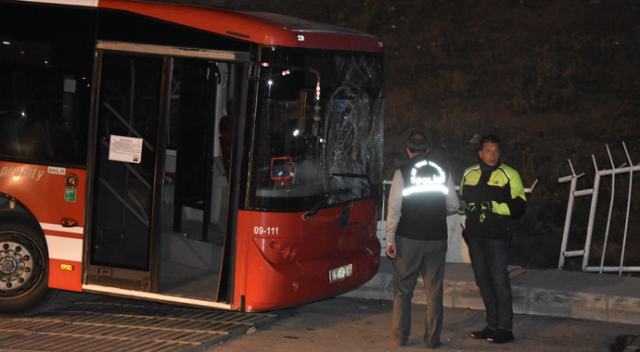 İki otobüs arasında sıkışan şoför hayatını kaybetti!