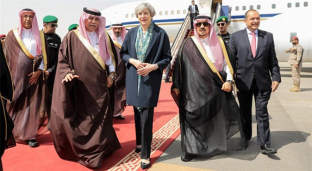 İngiltere Başbakanı May, Suudi Arabistan&#039;da