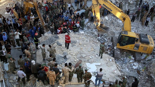İran&#039;da depremin bilançosu artıyor