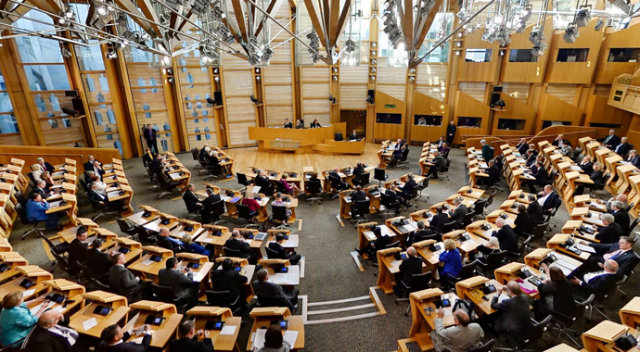İskoçya Parlamentosu boşaltıldı