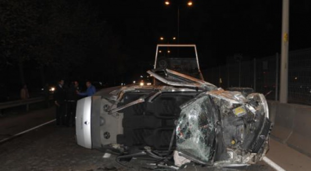 Kocaeli&#039;de otomobil ile kamyonet çarpıştı: 4 yaralı