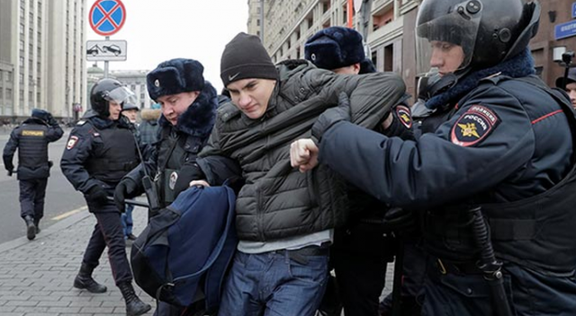 Putin karşıtı protesto gösterisinde 380 gözaltı