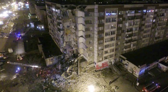 Rusya&#039;da bina çöktü: 5 ölü