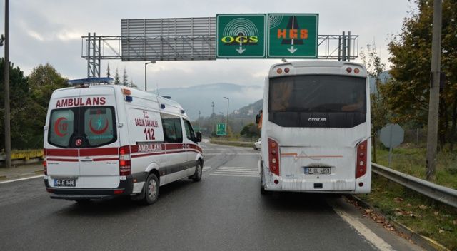 Sakarya&#039;da sporcuları taşıyan otobüs kamyonetle çarpıştı: 12 yaralı