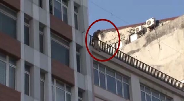 Şişli&#039;de 7 katlı binanın çatısına çıkan biri intihara kalkıştı