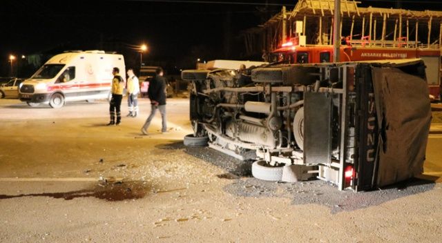 Aksaray’da kamyonet ve otomobilin karıştığı kaza ucuz atlatıldı