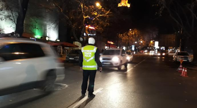 Ankara&#039;da bin polisle asayiş uygulaması