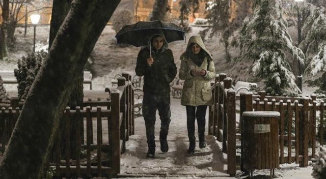 Ankara&#039;da kar etkisini göstermeye başladı