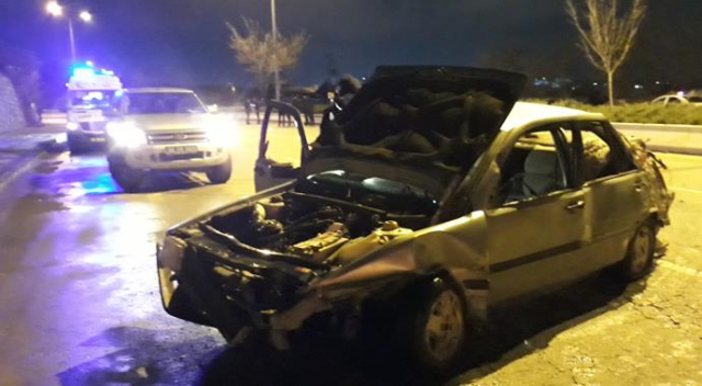 Ankara&#039;da otomobil refüje ve ağaca çarptı: 1 ölü