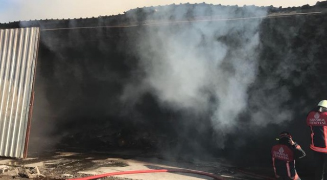 Arnavutköy&#039;de bir fabrikada yangın çıktı