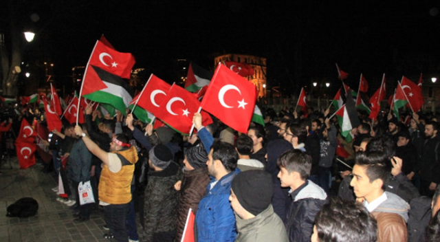 Ayasofya Meydanı&#039;nda binlerce İstanbullu İsrail&#039;i protesto etti
