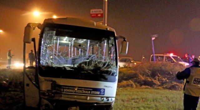 Aydın&#039;da polis aracı ile şehir içi otobüsü çarpıştı: 3 yaralı