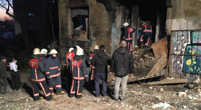 Beyoğlu’nda metruk bina kısmen çöktü: 1 ölü