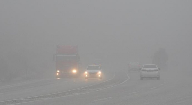 Denizli - Antalya yolunda sis trafiği felç etti