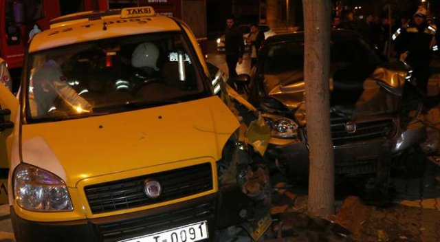 Edirne&#039;de ticari taksi ile otomobil çarpıştı: 1 yaralı