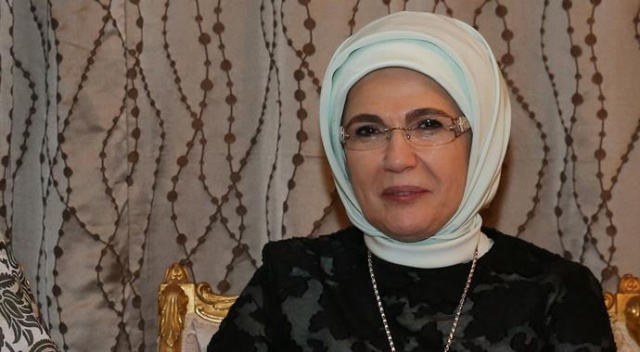 Emine Erdoğan, Maarif Okulunu ziyaret etti
