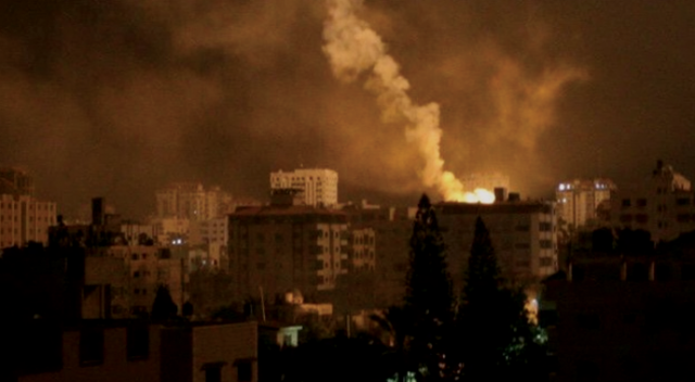 İşgalci İsrail, Gazze&#039;yi vurdu