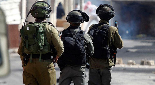 İsrail askerleri 2 Filistinliyi vurarak öldürdü