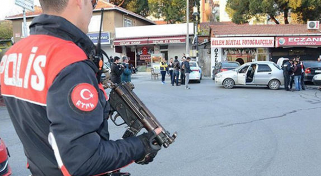 İstanbul&#039;da 39 ilçede operasyon! Polis didik didik arıyor
