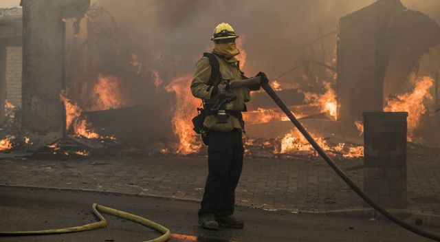 Kaliforniya’daki yangın kontrol altına alınamadı