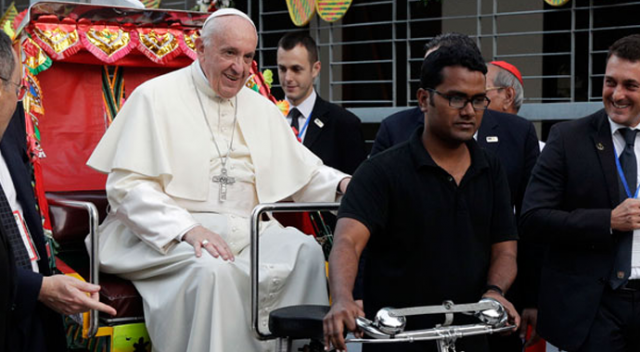 Papa, ilk kez Rohingya kelimesini telaffuz etti